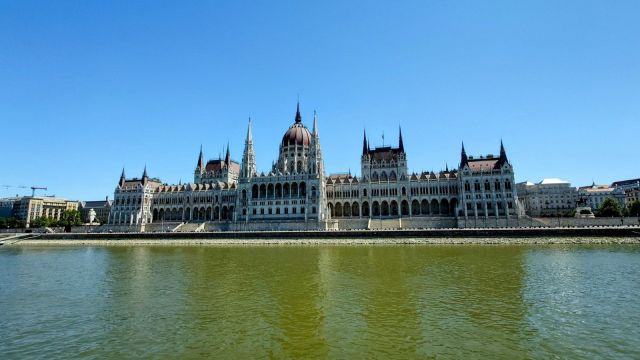 Речен круиз По синия Дунав - Сърбия, Унгария, Словакия, Австрия 01.04.2026