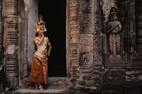 ИНДОКИТАЙ – АЗИАТСКА ПОЕЗИЯ – ПОЛЕТ ОТ ВАРНА