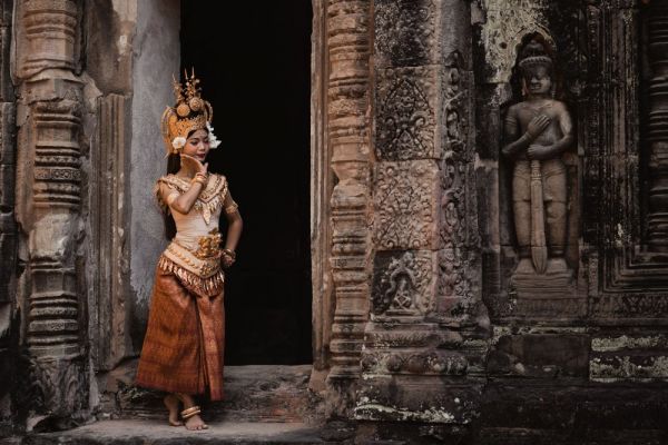 ИНДОКИТАЙ – АЗИАТСКА ПОЕЗИЯ – ПОЛЕТ ОТ ВАРНА