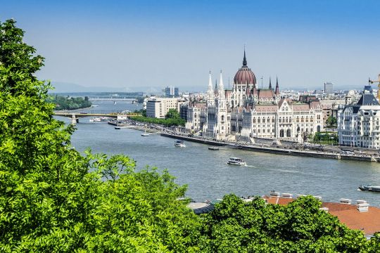 Блясък в Централна Европа с полет от Варна – Будапеща, Прага, Дрезден и Виена
