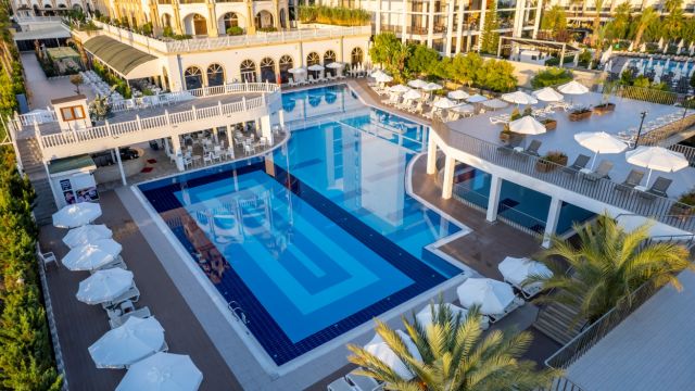 J'ADORE DELUXE HOTEL & SPA