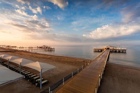 CALISTA LUXURY RESORT