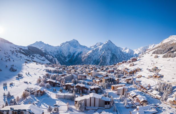 НОВА ГОДИНА 2026 ВЪВ ФРЕНСКИТЕ АЛПИ - COURCHEVEL, CHAMONIX & LES 2 ALPES  / ПАКЕТИ 7 НОЩУВКИ В ПЕРИОД: 28.12.2025 - 04.01.2026